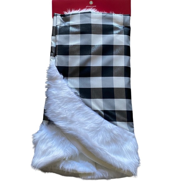 Winter Wonder Lane Buffalo Check 48" White & Black Tree Skirt - Picture 15 of 16